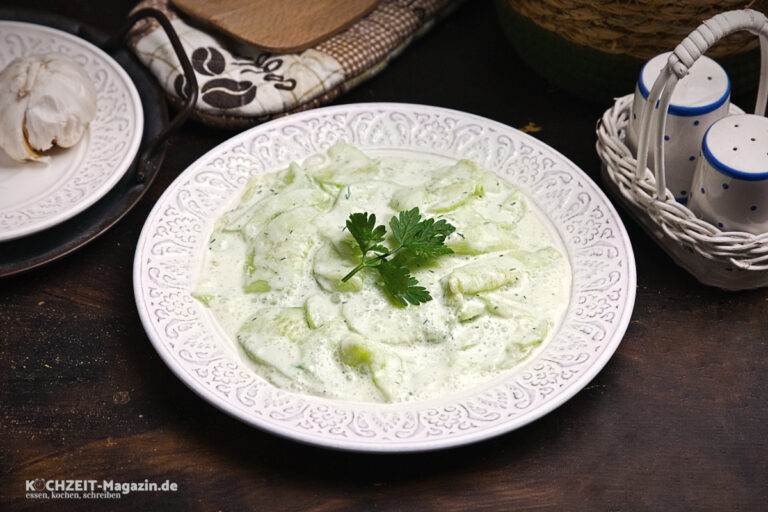 Gurkensalat mit Rahm: Ein erfrischendes Rezept, ganz einfach Gurkensalat mit Rahm: Ein erfrischendes Rezept, ganz einfach
