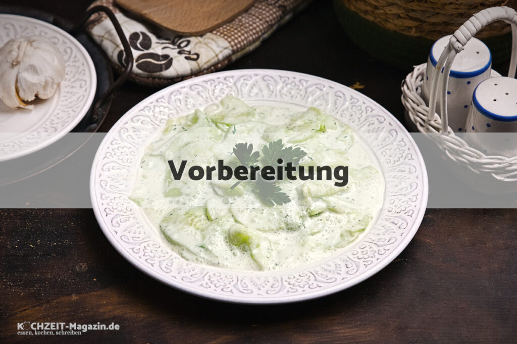Gurkensalat mit Rahm Vorbereitung