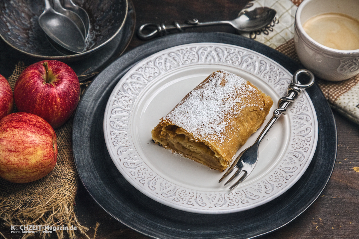 Wiener Apfelstrudel, das Meisterwerk der Mehlspeisenküche muss man kennen
