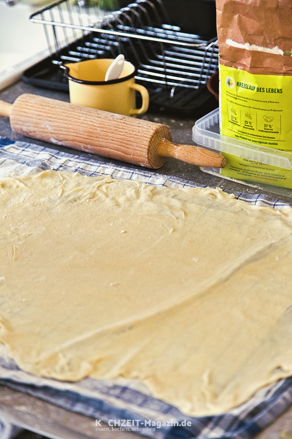 selbstgezogener Strudelteig Abbildung 1 Selbst gezogener Strudelteig