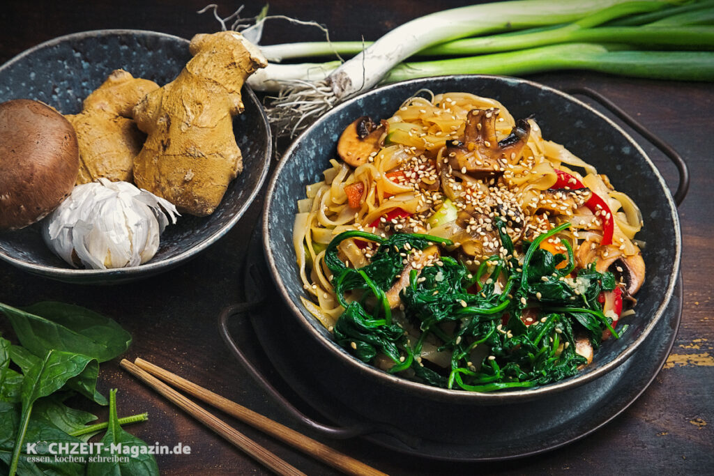 Japchae Koreanisches Nudelgericht Rezept