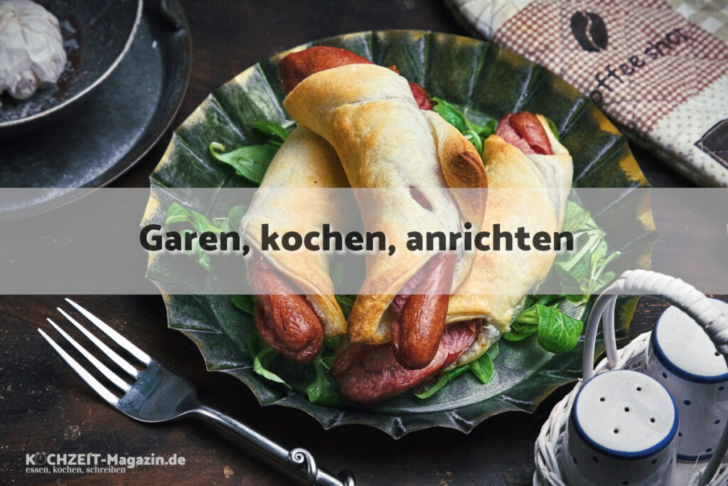 Würstchen in Blätterteig garen