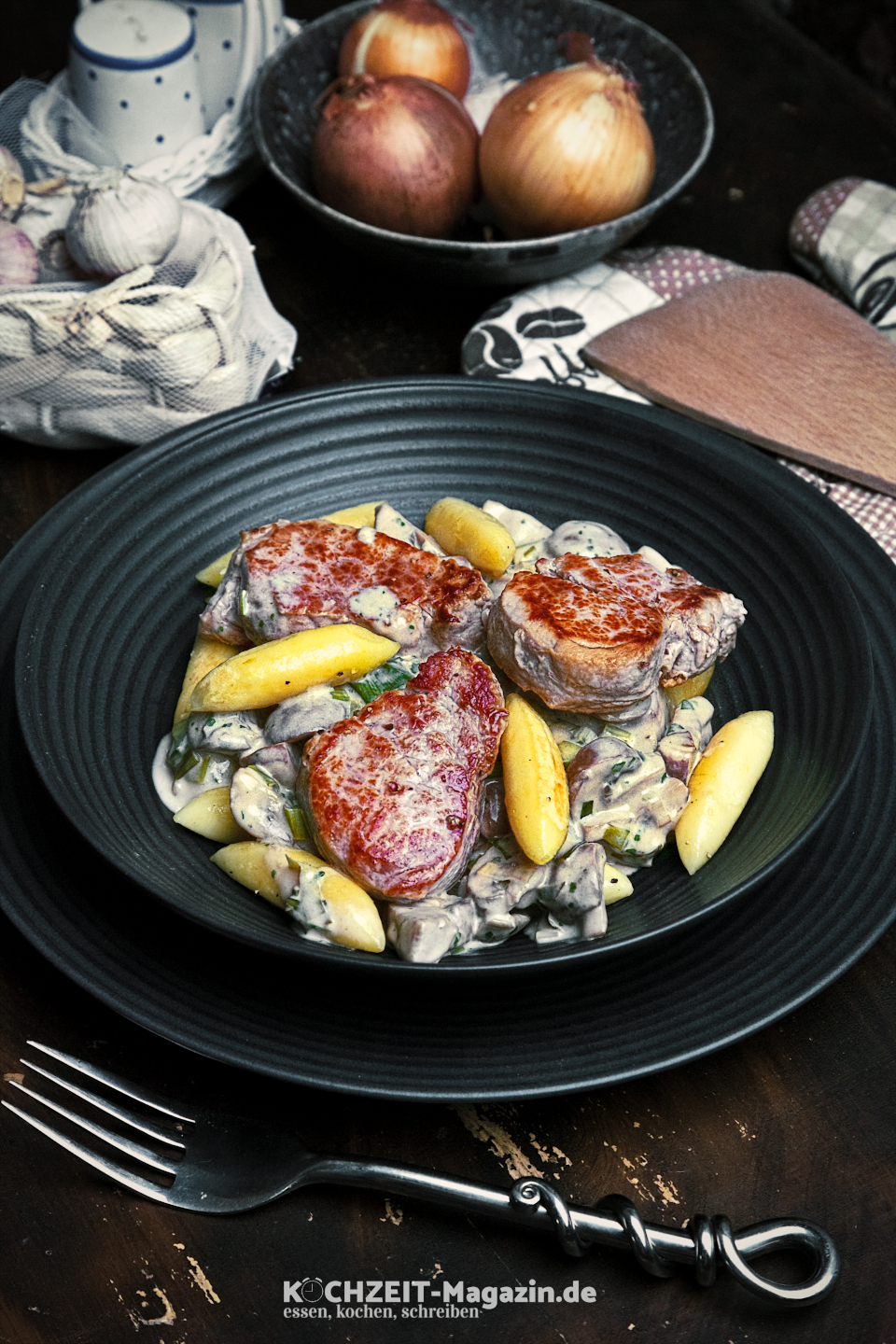 gebratenes Schweinefilet auf Champignonschupfnudeln Abbildung 1 Gebratenes Schweinefilet auf Champignon Schupfnudeln