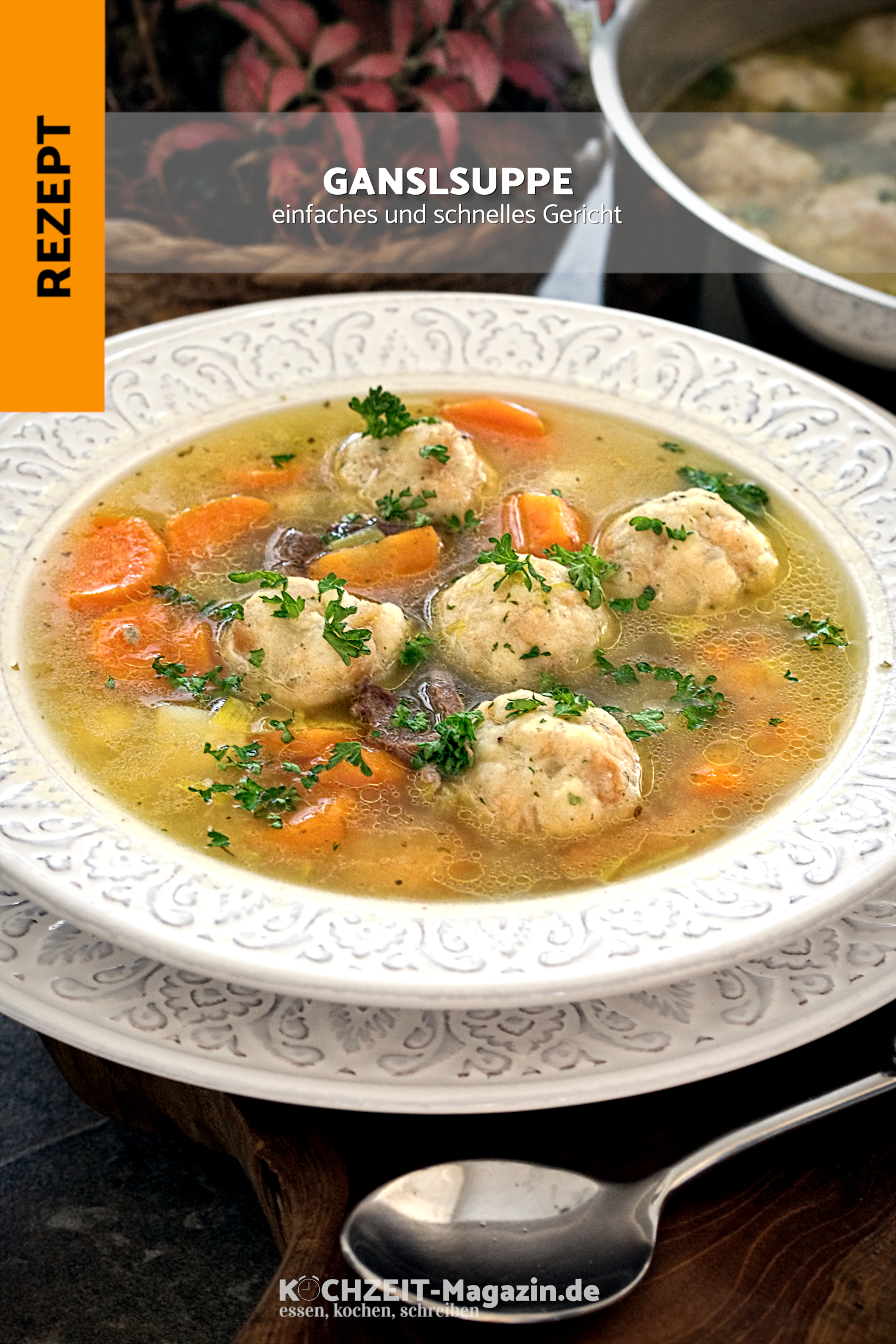 Ganslsuppe Geflügelsuppe mit Bröselknödeln