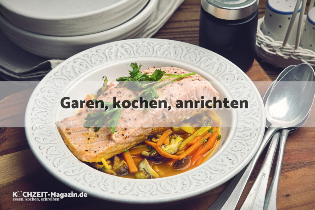 Gedämpfter Lachs auf Gemüse garen