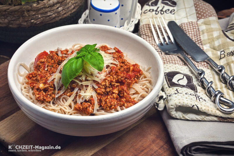 Spaghetti Bolognese, die schnelle Köstlichkeit aus der Kindheit Spaghetti Bolognese, die schnelle Köstlichkeit aus der Kindheit