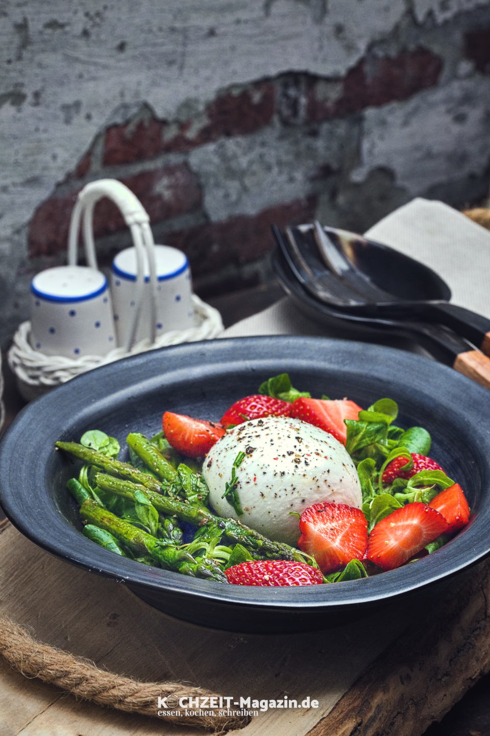 Spargelsalat Burrata Abbildung 1 Spargelsalat Burrata Erdbeeren