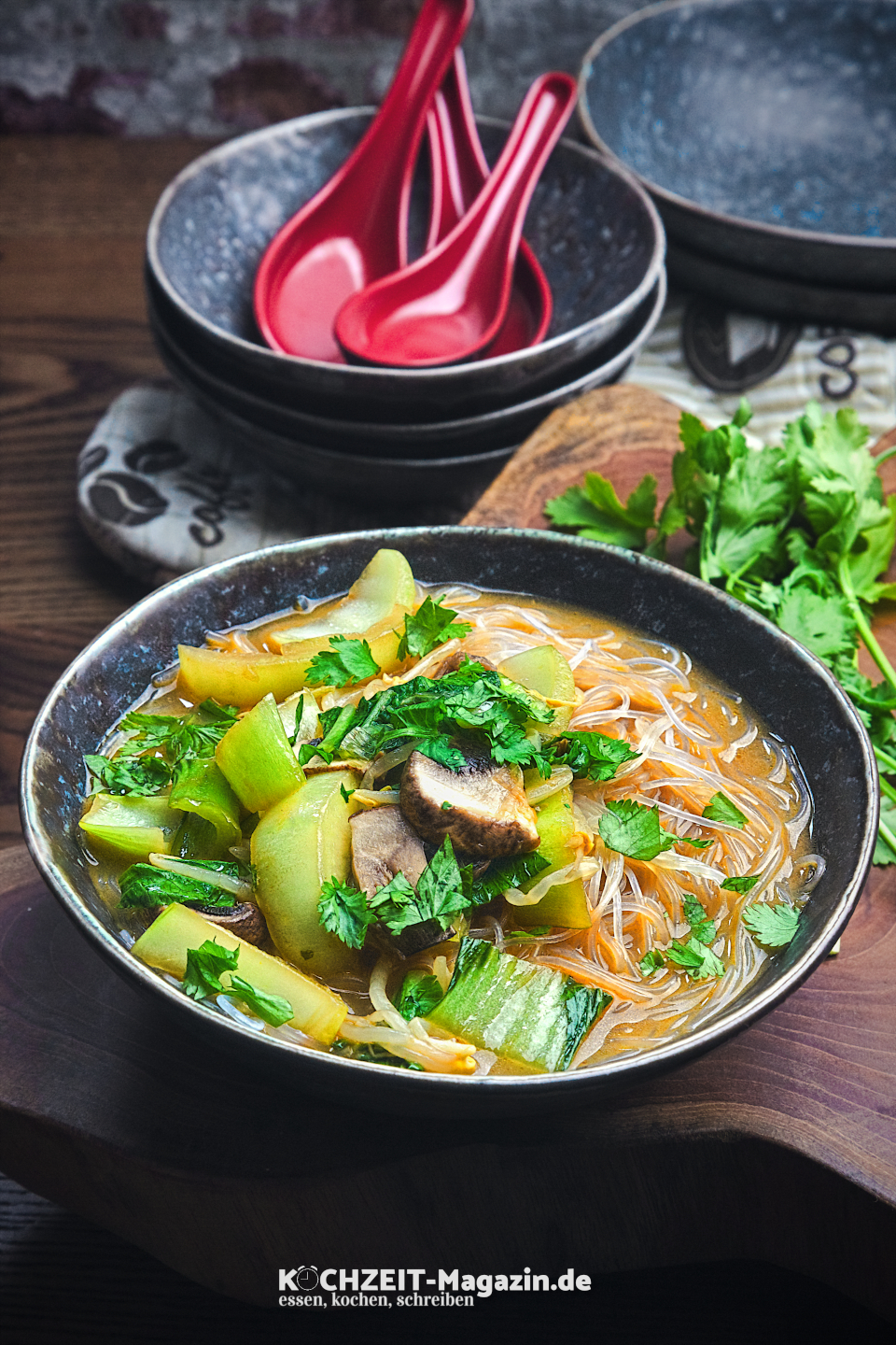 Asiatiasche Gemüsesuppe Abbildung1 Asiatische Gemüsesuppe mit Glasnudeln