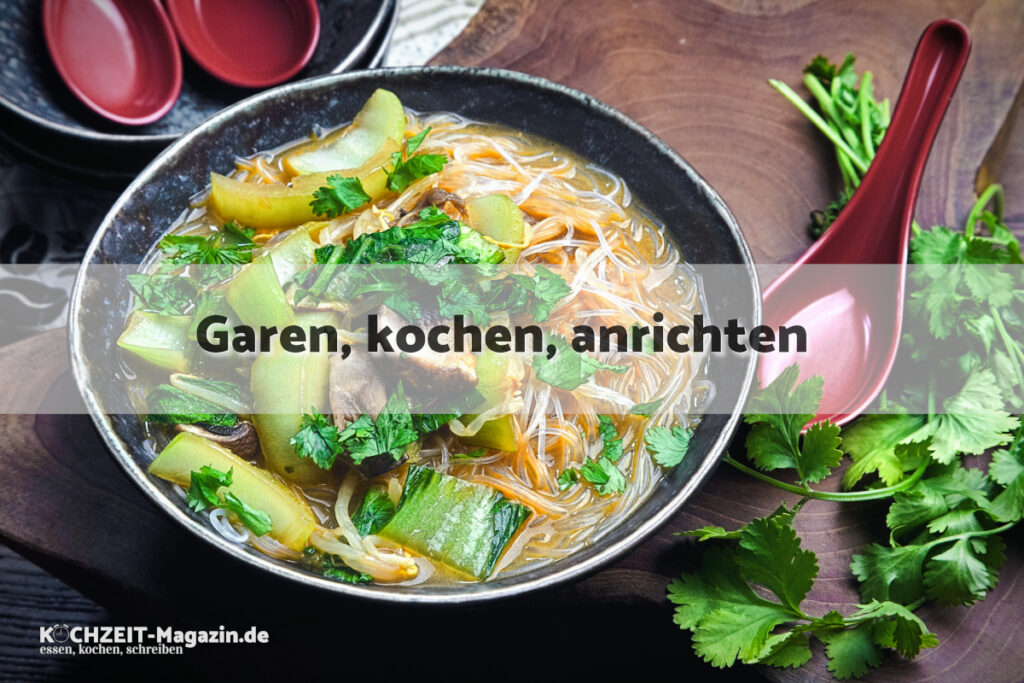 Asiatiasche Gemüsesuppe garen
