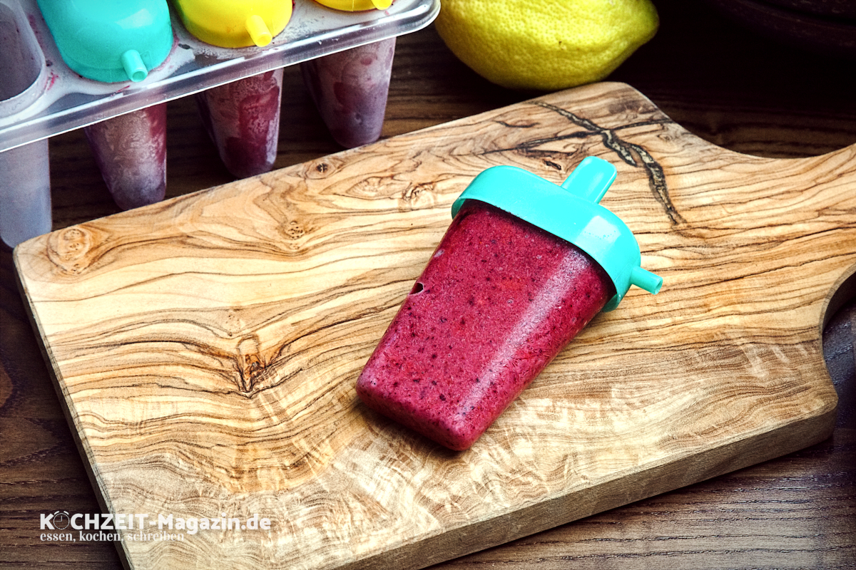 Joghurt Eis mit Beeren selber machen, kalorienarm & lecker