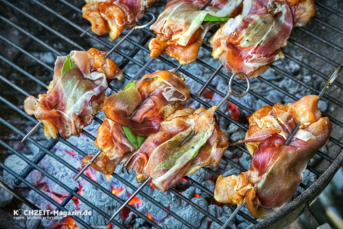 Saltimbocca Spieße vom Huhn, gegrillter Genuss mit frischem Salbei