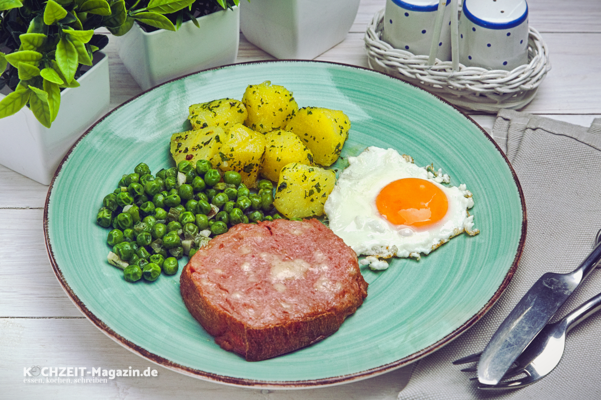 Leberkäse mit Erbsen Rezept