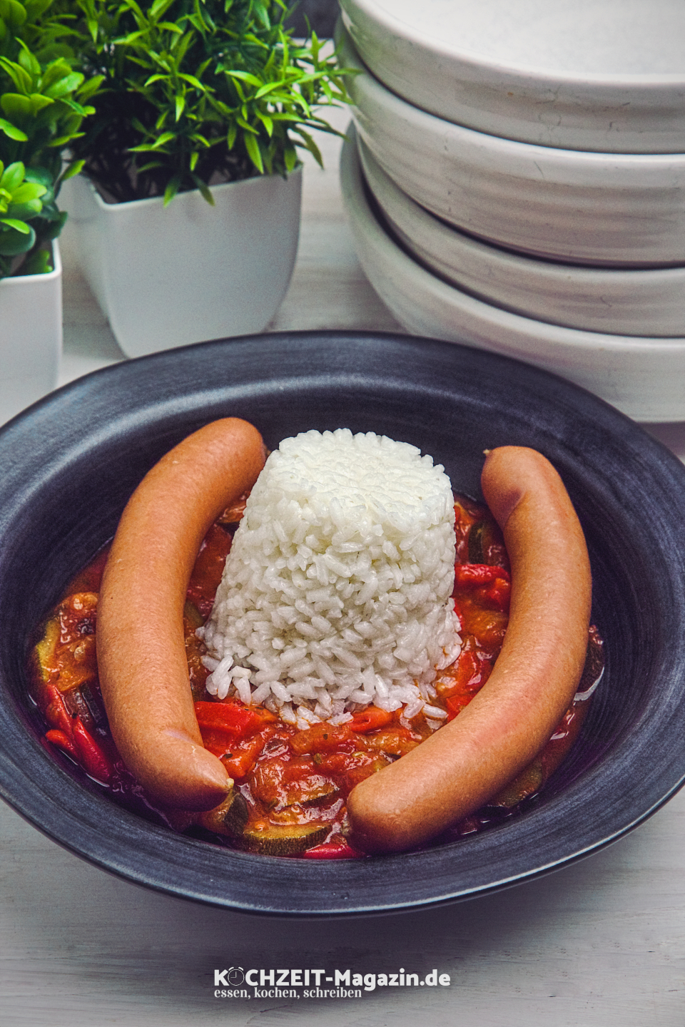 Letscho mit Würstchen und Reis