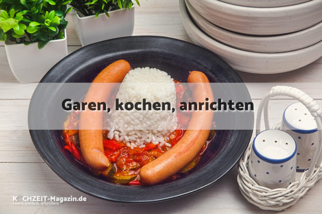 Letscho mit Würstchen garen