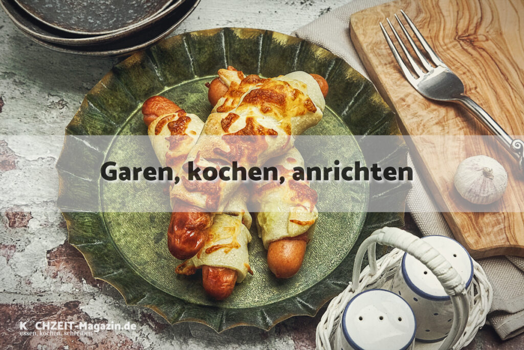 Würstchen im Pizzateig garen