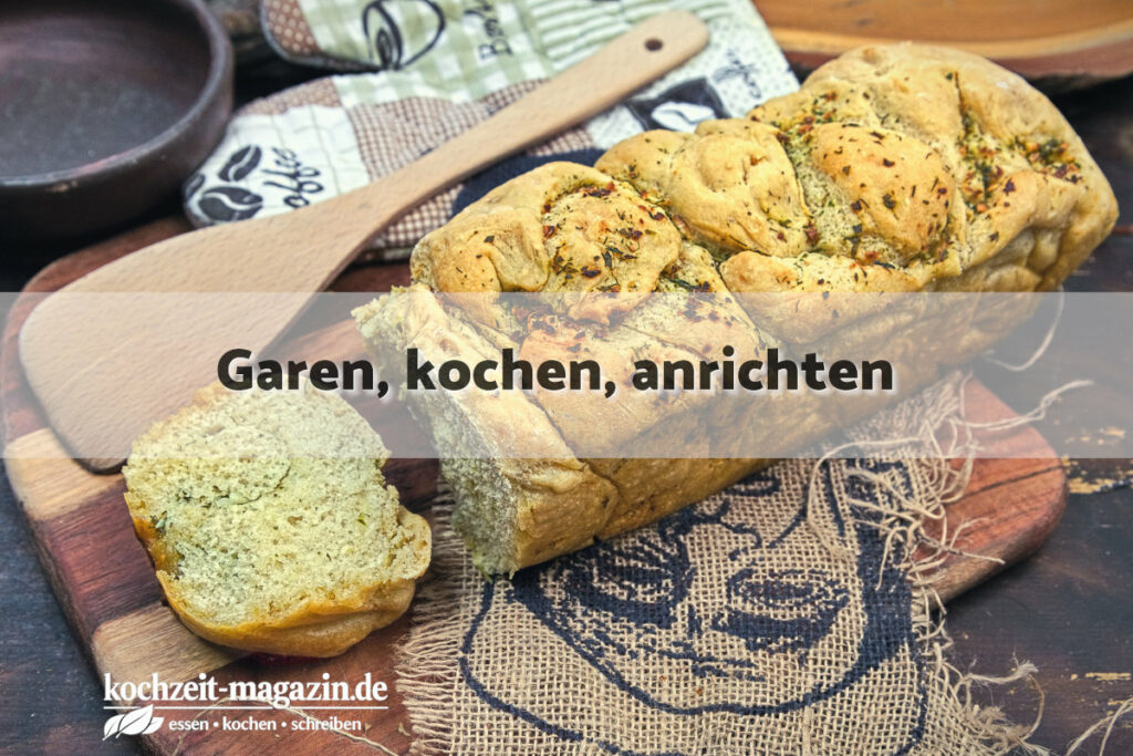 Kräuterzupfbrot garen