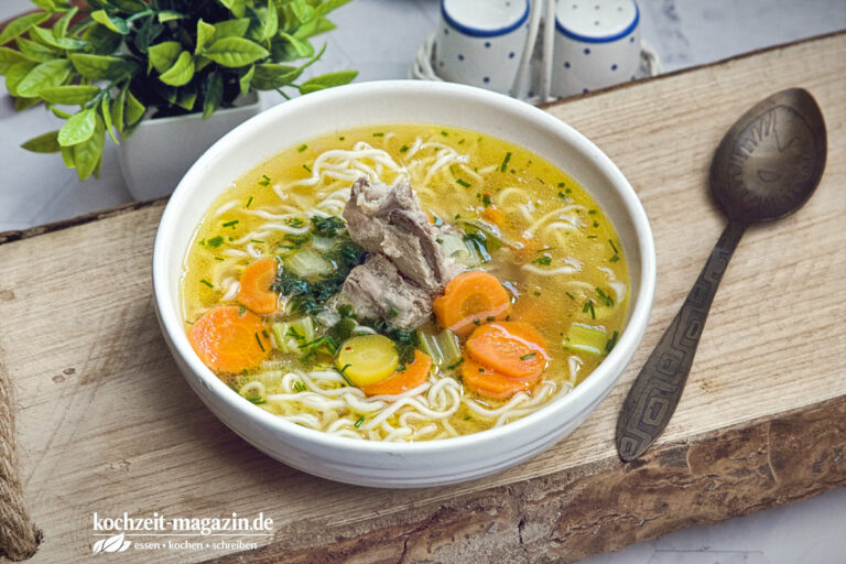Fleischsuppe mit Nudeln Rezept
