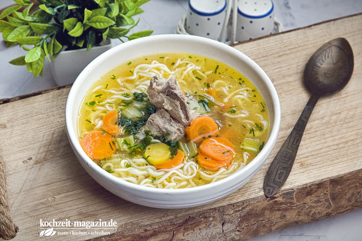 Fleischsuppe mit Nudeln Rezept
