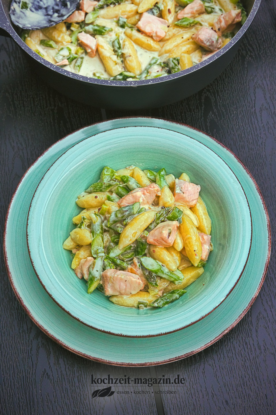 Schupfnudel Lachs Pfanne mit Spargel