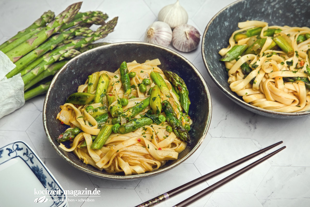 gebratene Nudeln mit Spargel Rezept