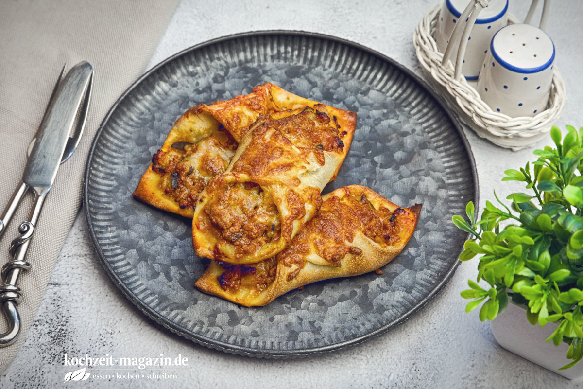 Hackfleisch Pizzaschiffchen Rezept