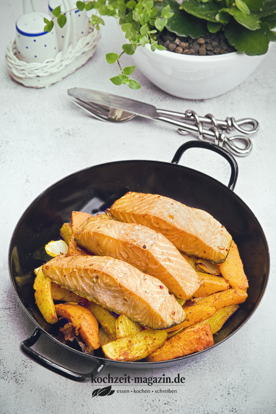 Lachs auf Ofengemüse