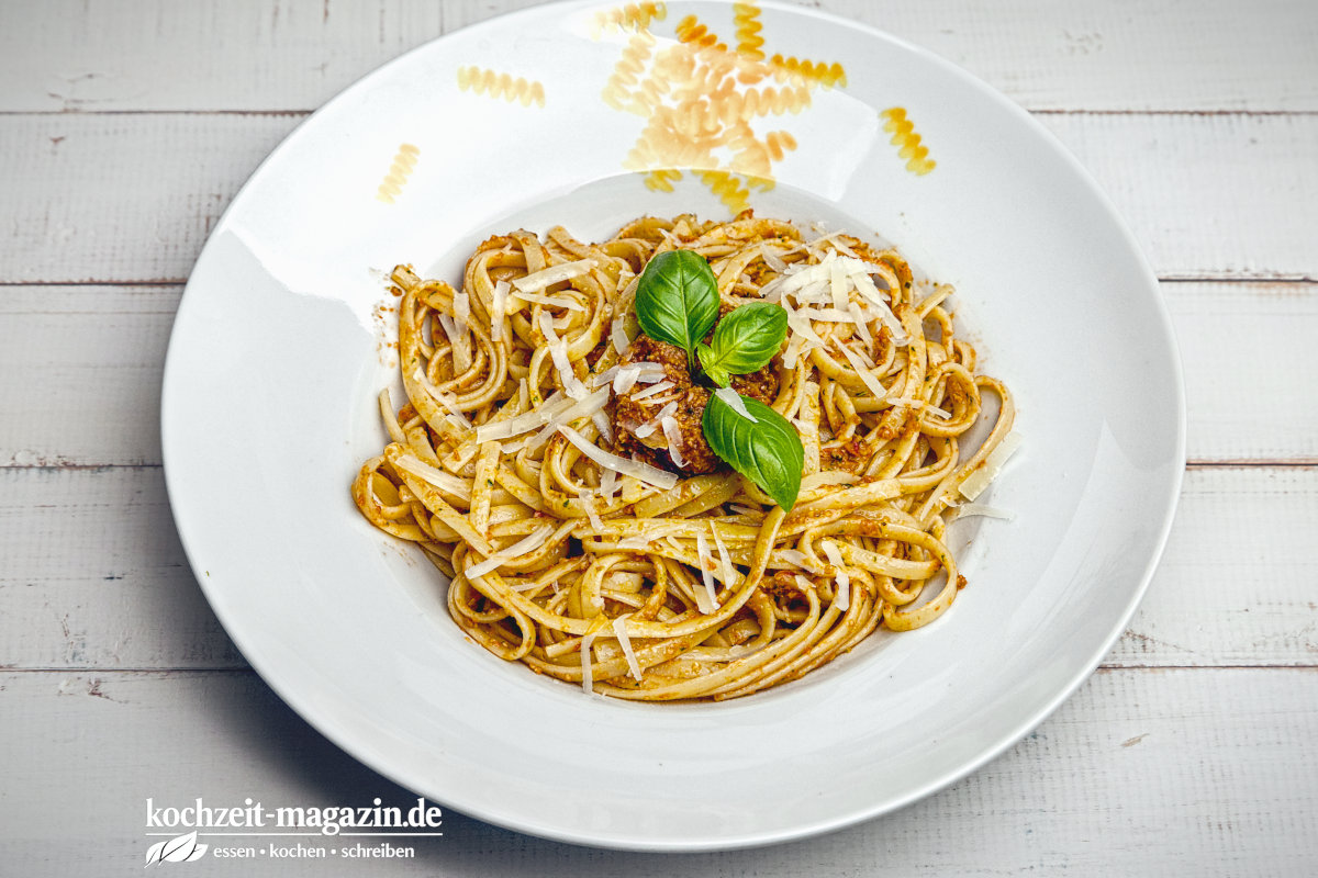 Linguine Tomaten Basilikum Pesto Rezept