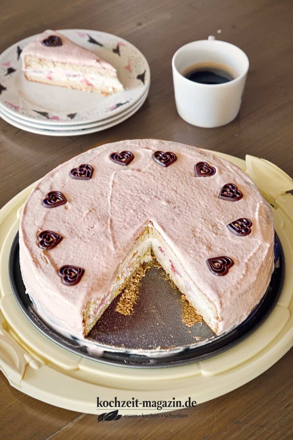 Frischkäsetorte Abbildung 1 Frischkäsetorte mit Erdbeeren und Mango